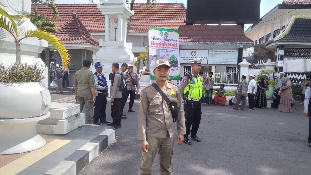 Pengamanan Pemberangkatan Jama'ah Haji Kabupaten Lumajang 2023 di Pendopo Arya Wiraraja  