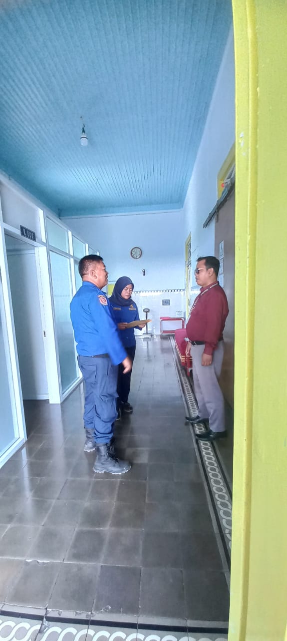 Damkar Satpol Pp Lumajang melaksanakan Kegiatan Inspeksi pada Laboratorium Perdana Medis Lumajang