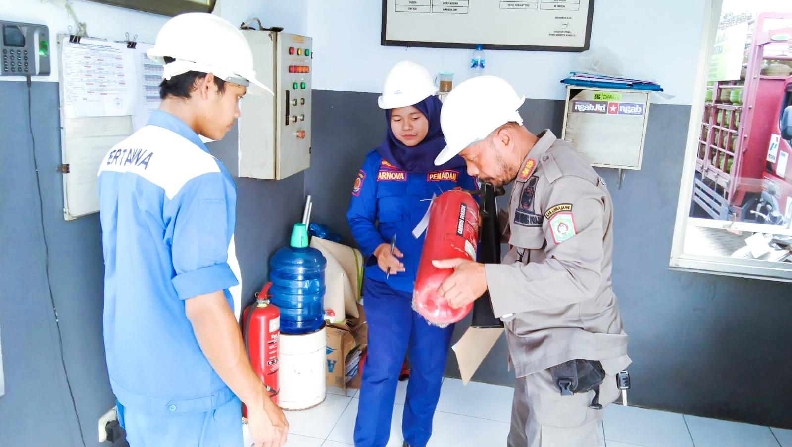 Damkar Satpol PP Lumajang melaksanakan kegiatan Inspeksi Peralatan Proteksi Kebakaran