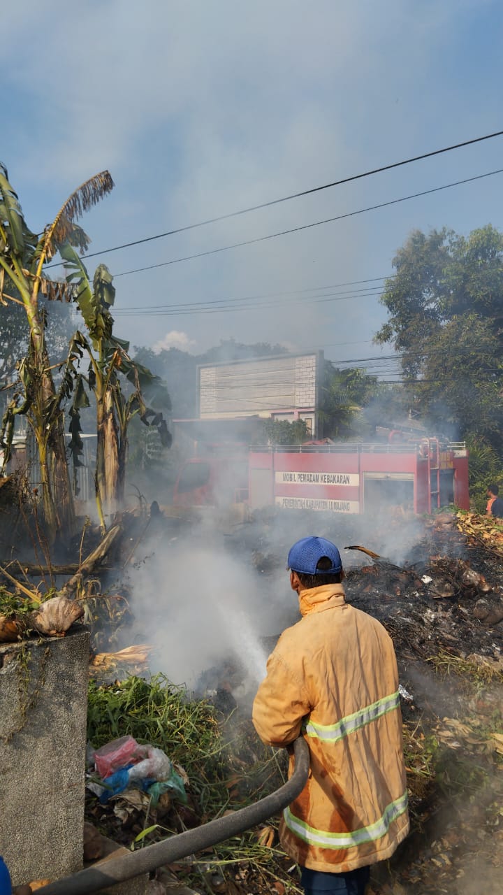 Penanganan Kebakaran Sampah di Dusun Suko RT/RW 03/07 Kelurahan Jogoyudan Kecamatan Lumajang Kabupaten Lumajang