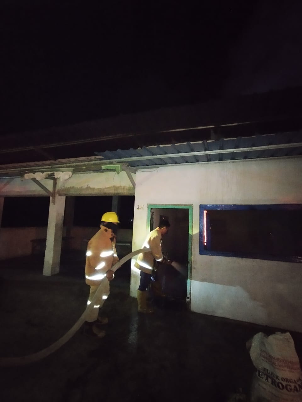 Penanganan Kebakaran Rumah Makan di  Dusun Sumberjo RT 02 RW 04 Desa Kaliwungu Kecamatan Tempeh