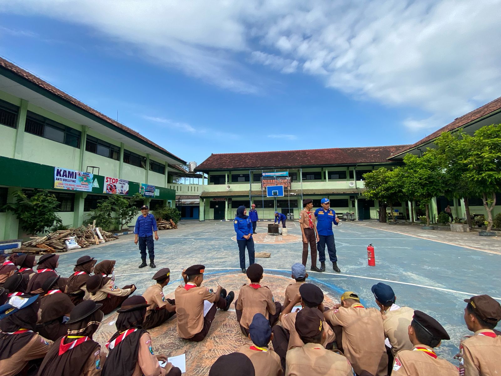 Sosialisalisasi dan Edukasi Penanggulangan Bahaya Kebakaran pada siswa siswi SMKN 1  Lumajang