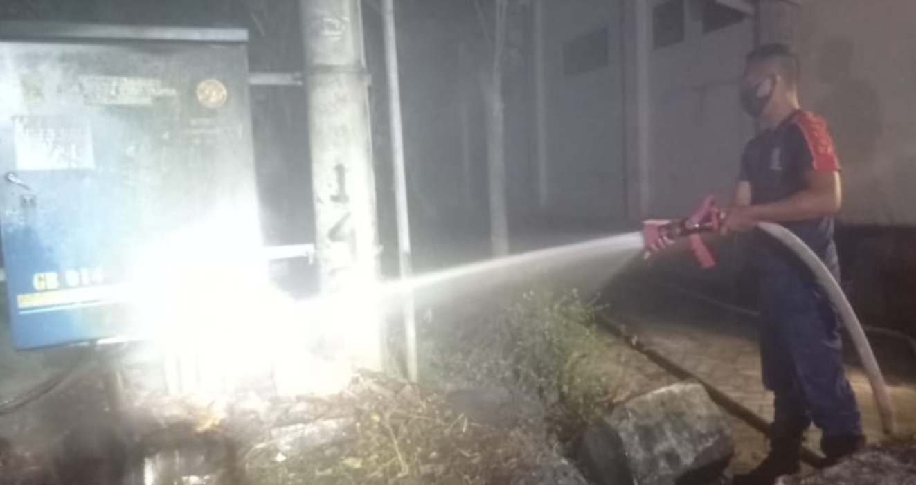 Travo PLN terbakar di Selatan Kantor Dinas Sosial Lumajang