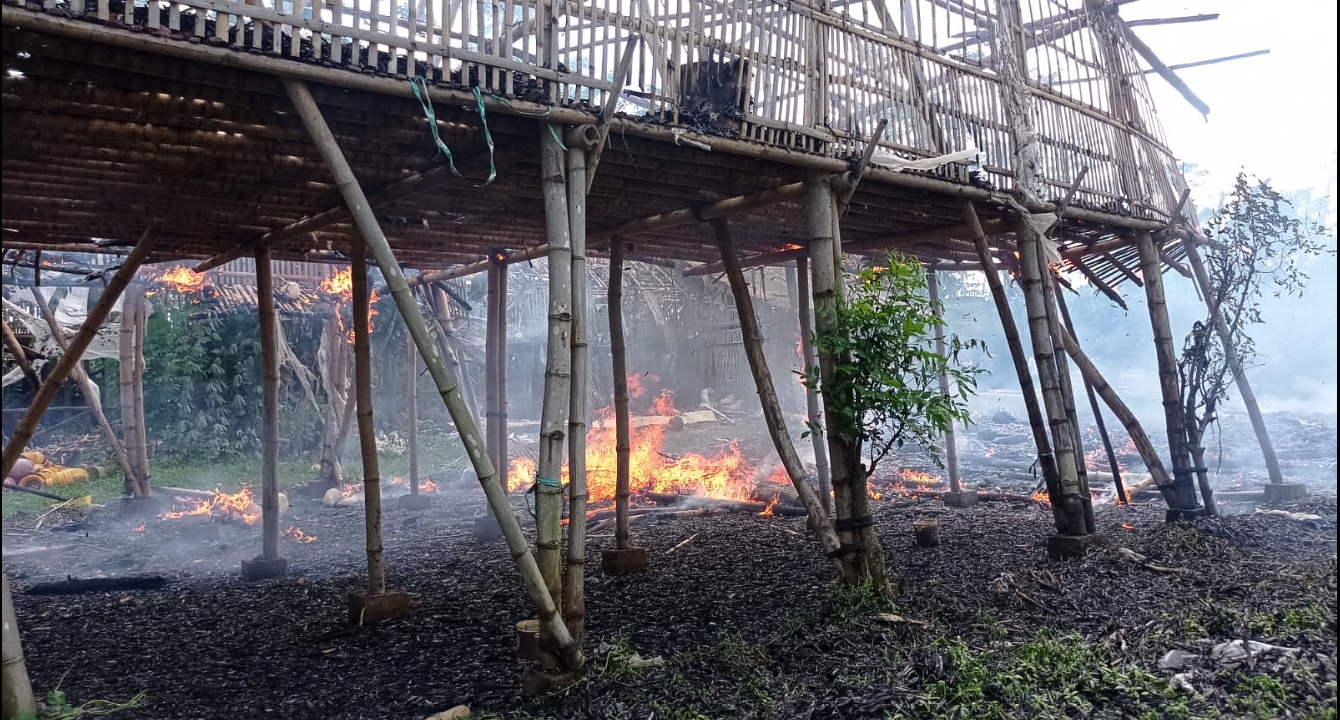 Kandang Ayam Ludes Terbakar di desa Kedawung kecamatan Padang